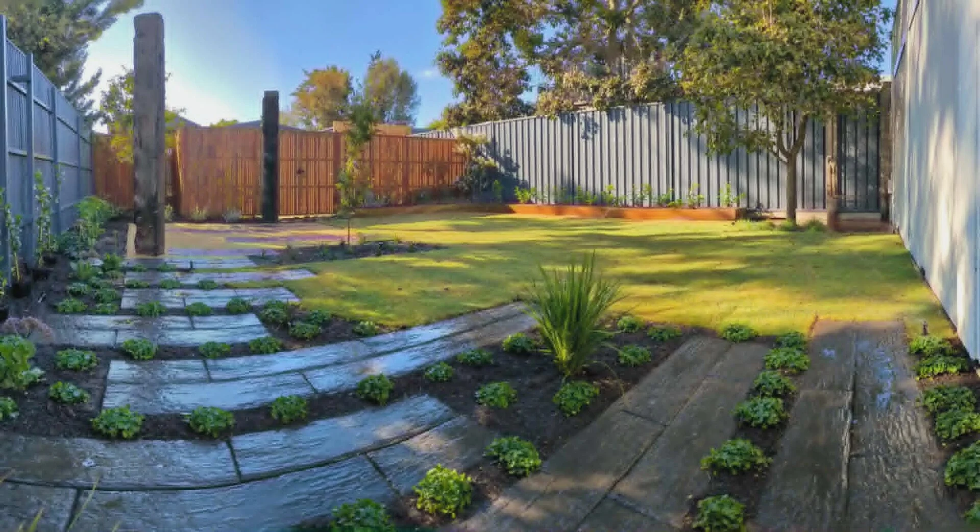 Real-turf lawn with stepping-stone paving and automatic irrigation